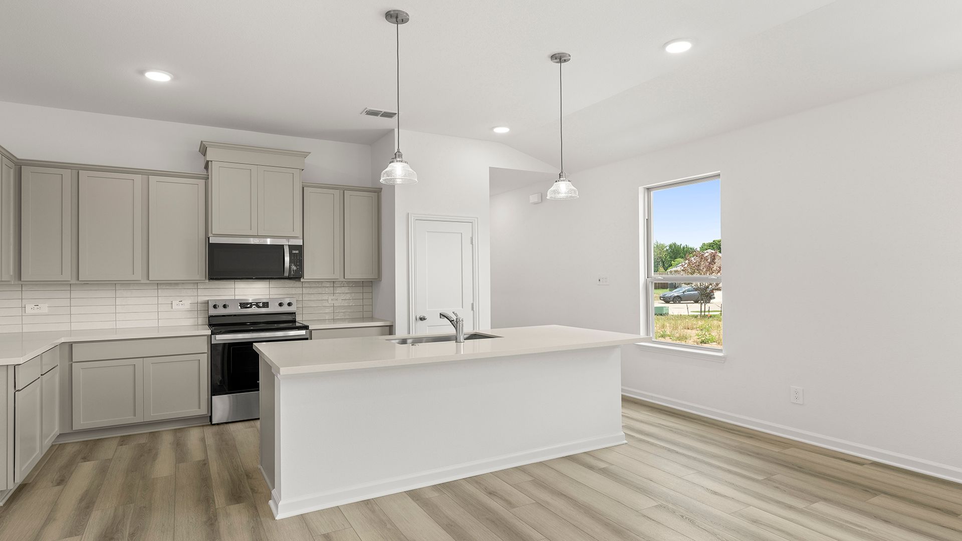 6_07. 1749 Edgeway - Kitchen (3)