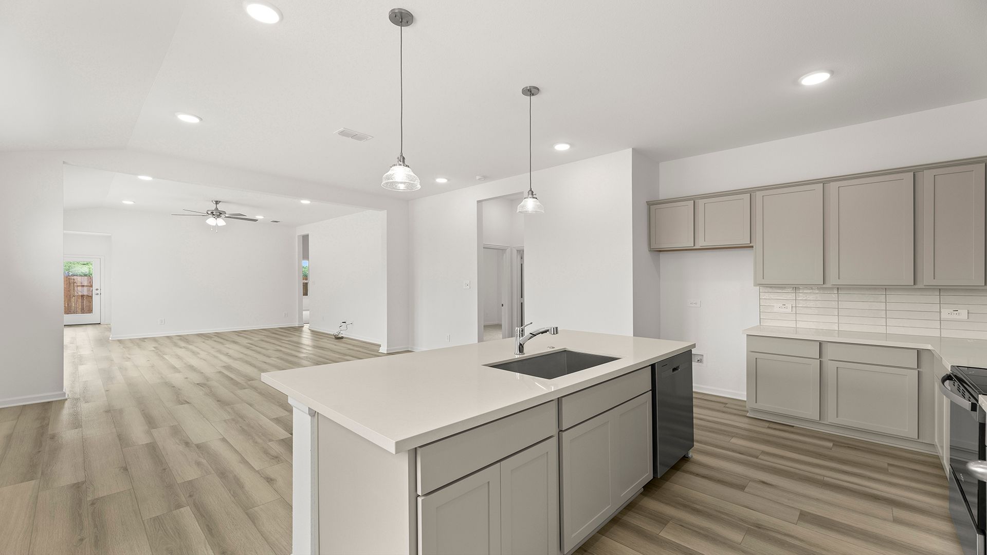 7_08. 1749 Edgeway - Kitchen (4)