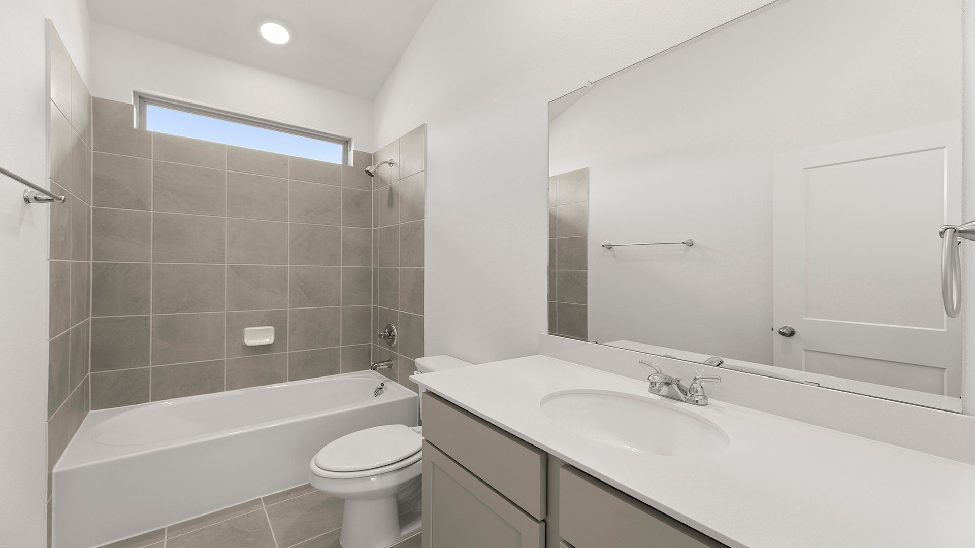 11_12. 1749 Edgeway - 2ND Bath
