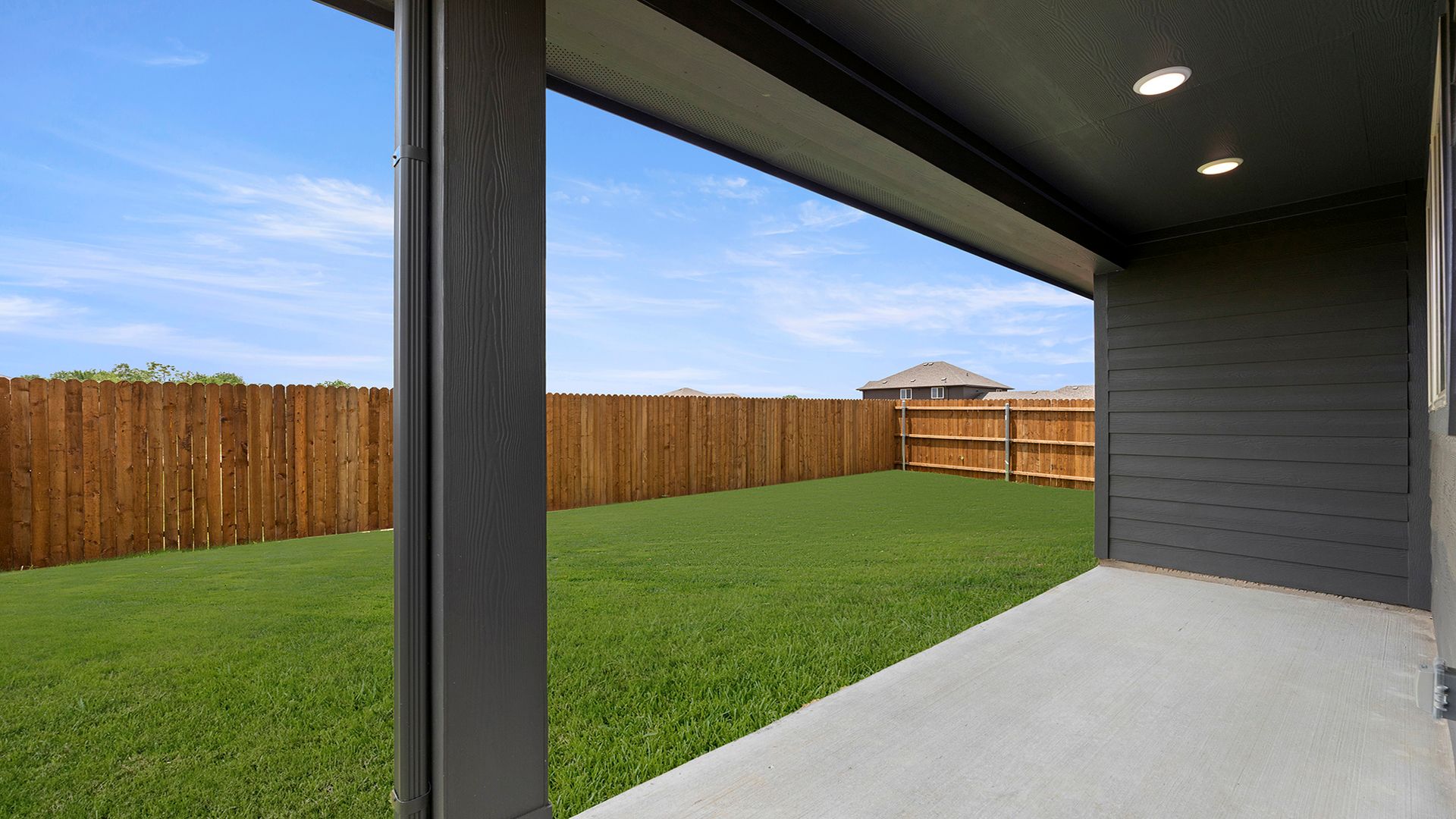 24_25. 1749 Edgeway - Patio