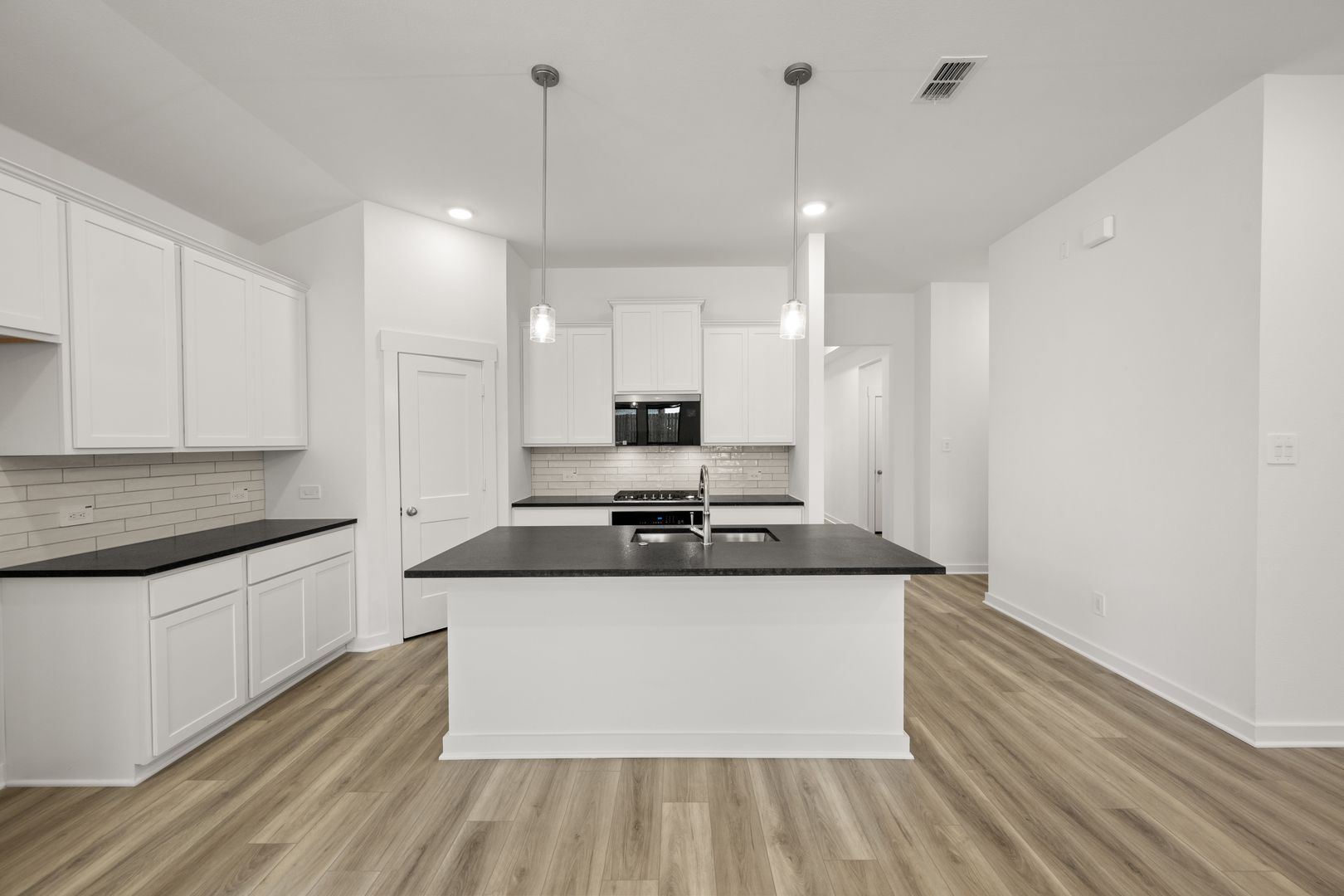 12_1321 Rothland- Kitchen-2