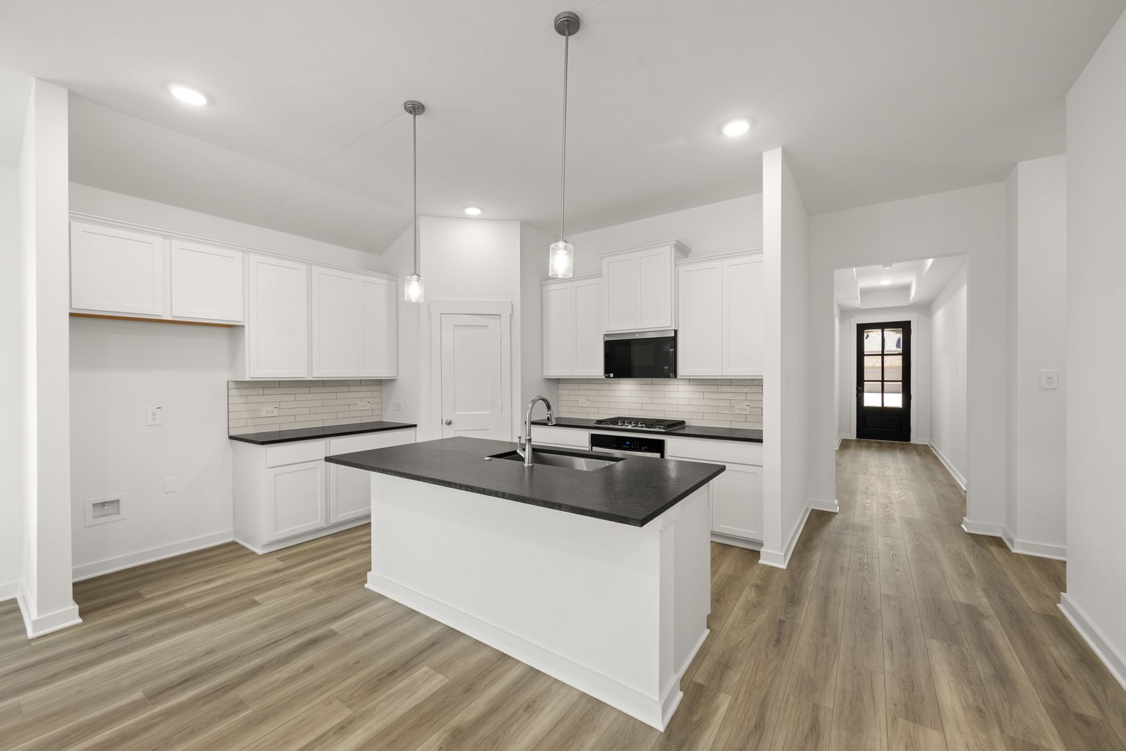 11_1321 Rothland- Kitchen-1