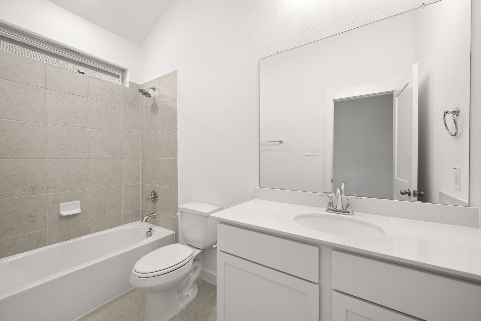 10_1321 Rothland- Bathroom-2
