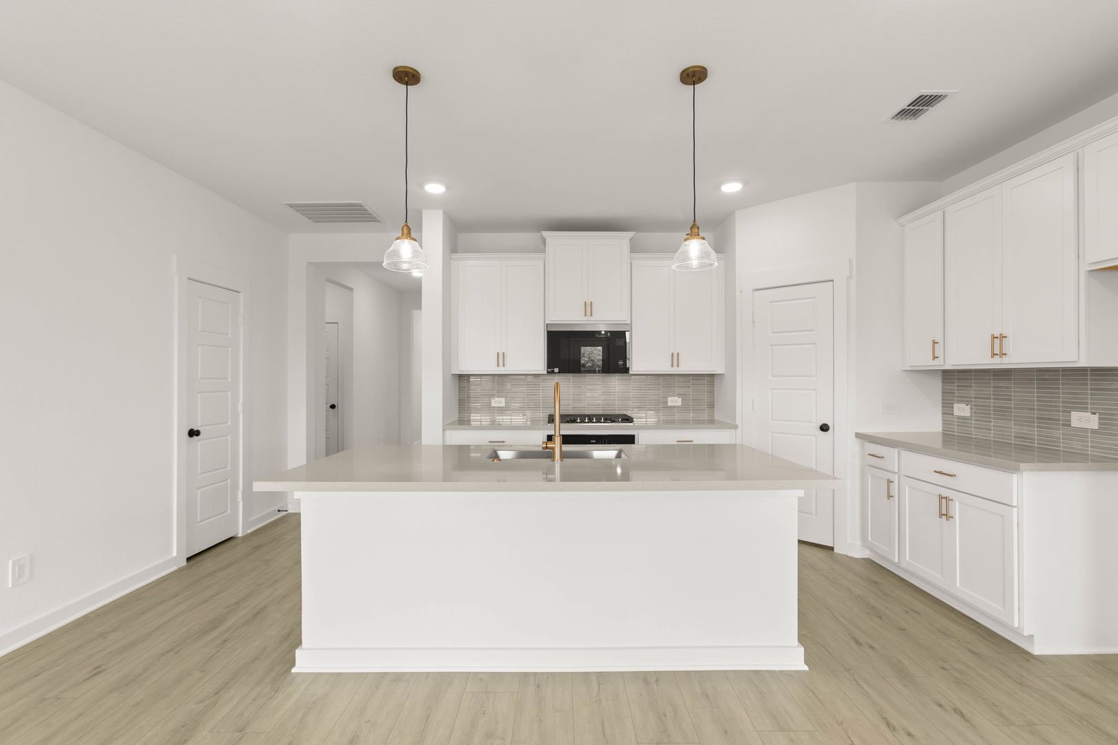 12_816 Alderwood-Kitchen-1