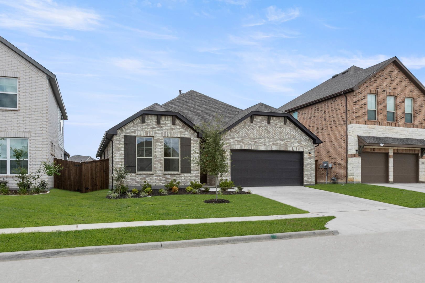 1_816 Alderwood-Front-2
