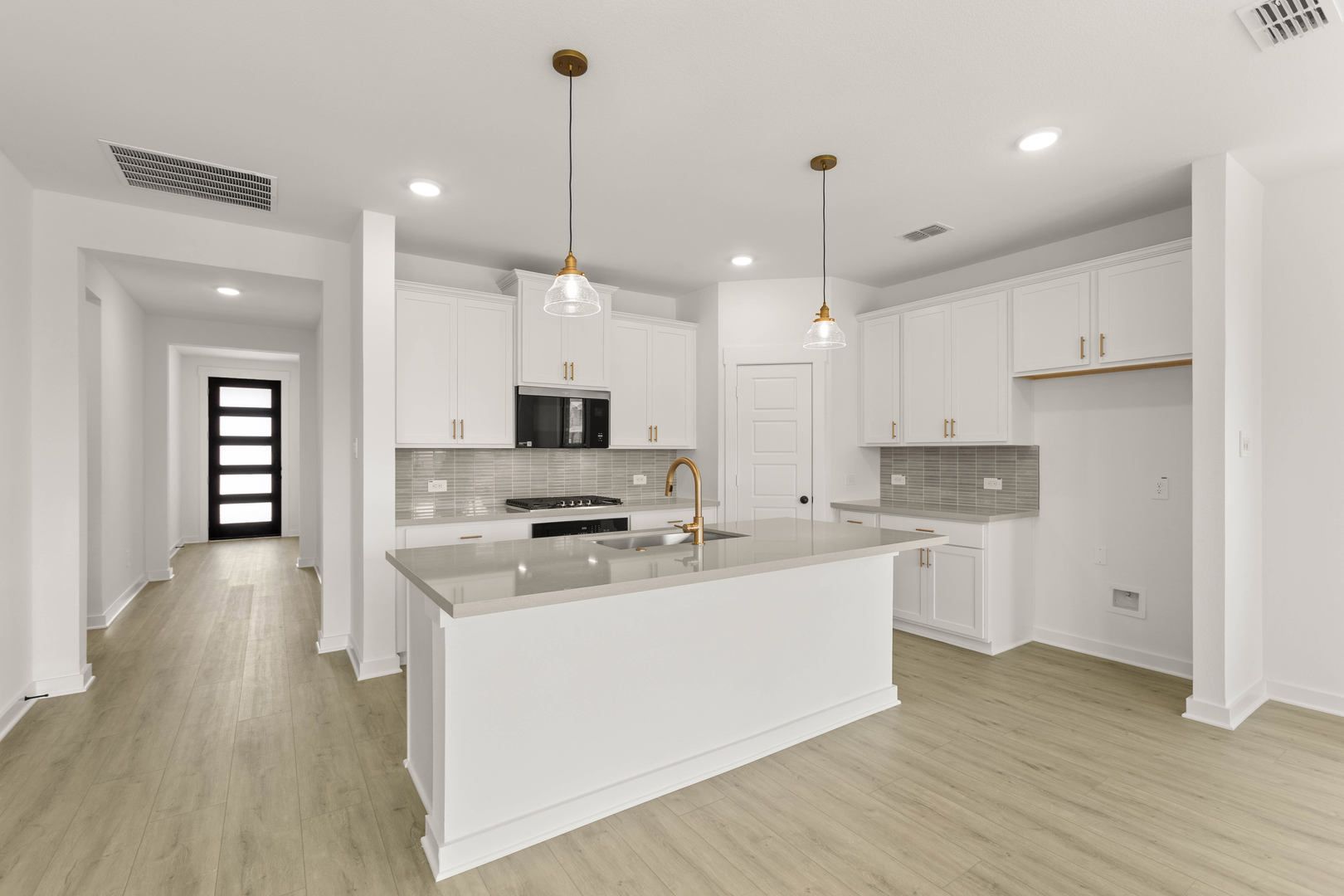 13_816 Alderwood-Kitchen-2