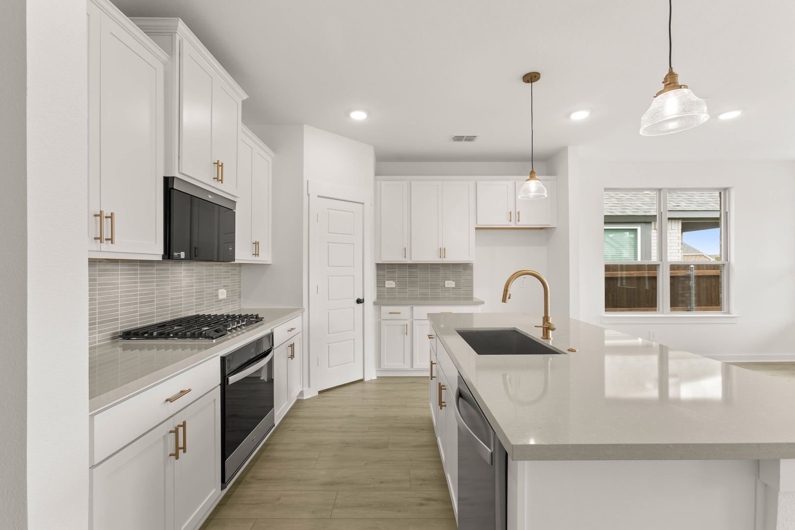 15_816 Alderwood-Kitchen-4