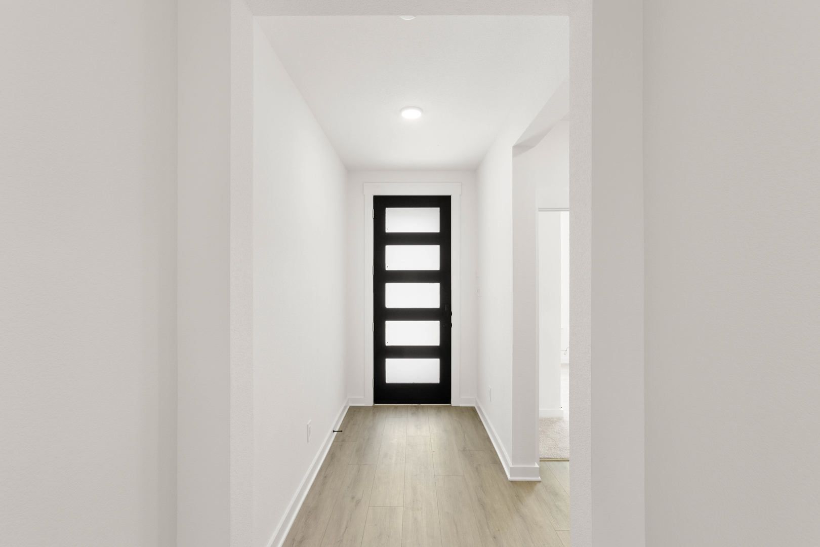 5_816 Alderwood-Entry-1