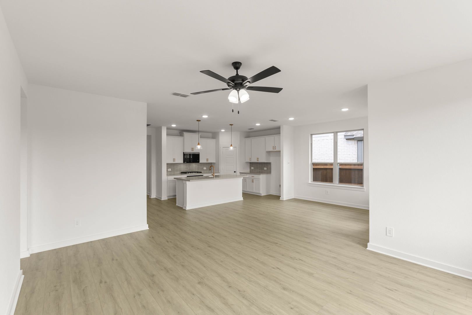 10_816 Alderwood-Living Room-2