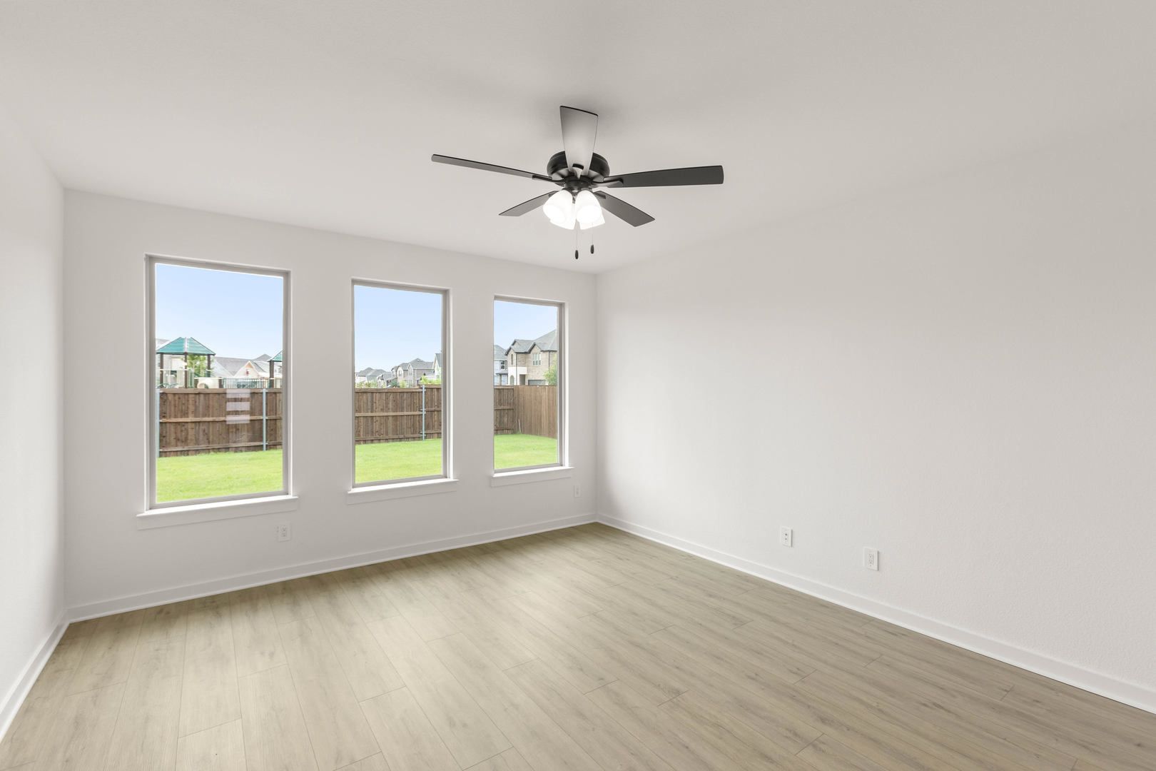 9_816 Alderwood-Living Room-1
