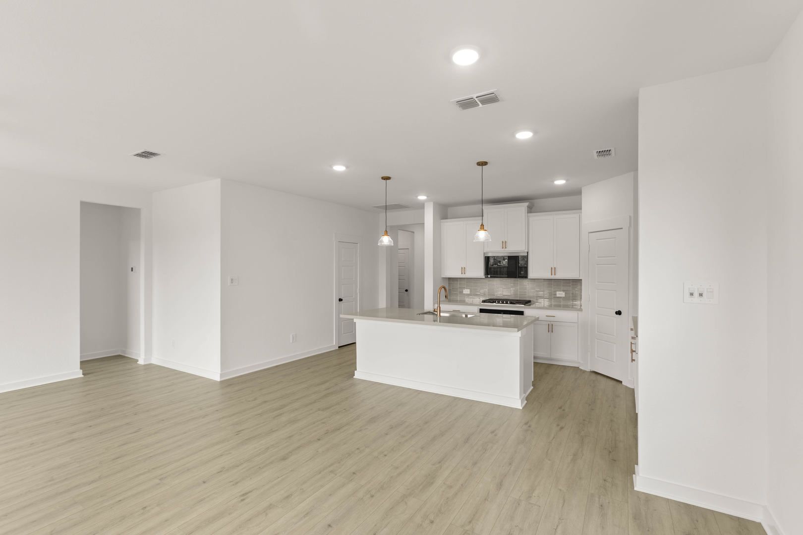 19_816 Alderwood-Dining-2