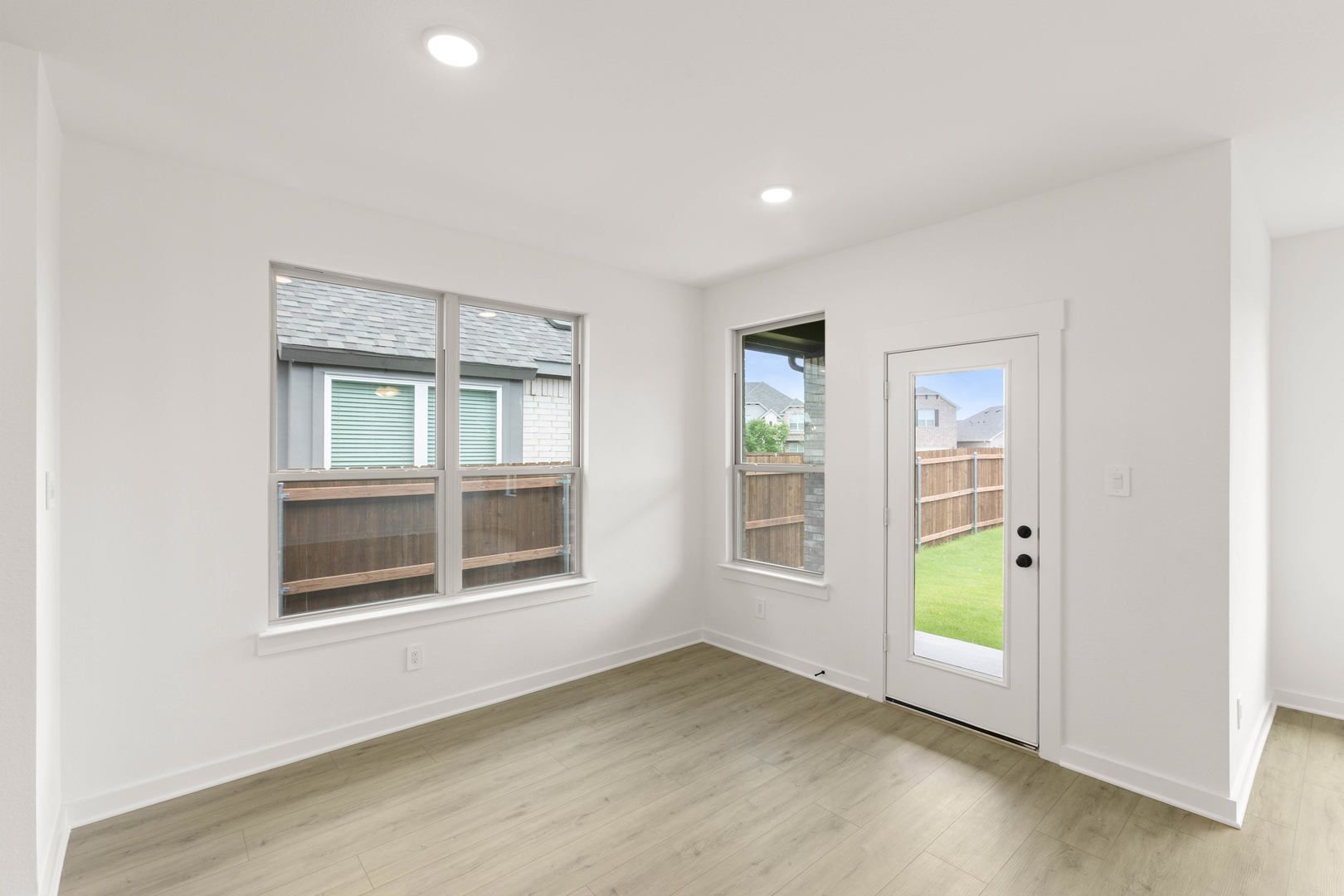 18_816 Alderwood-Dining-1
