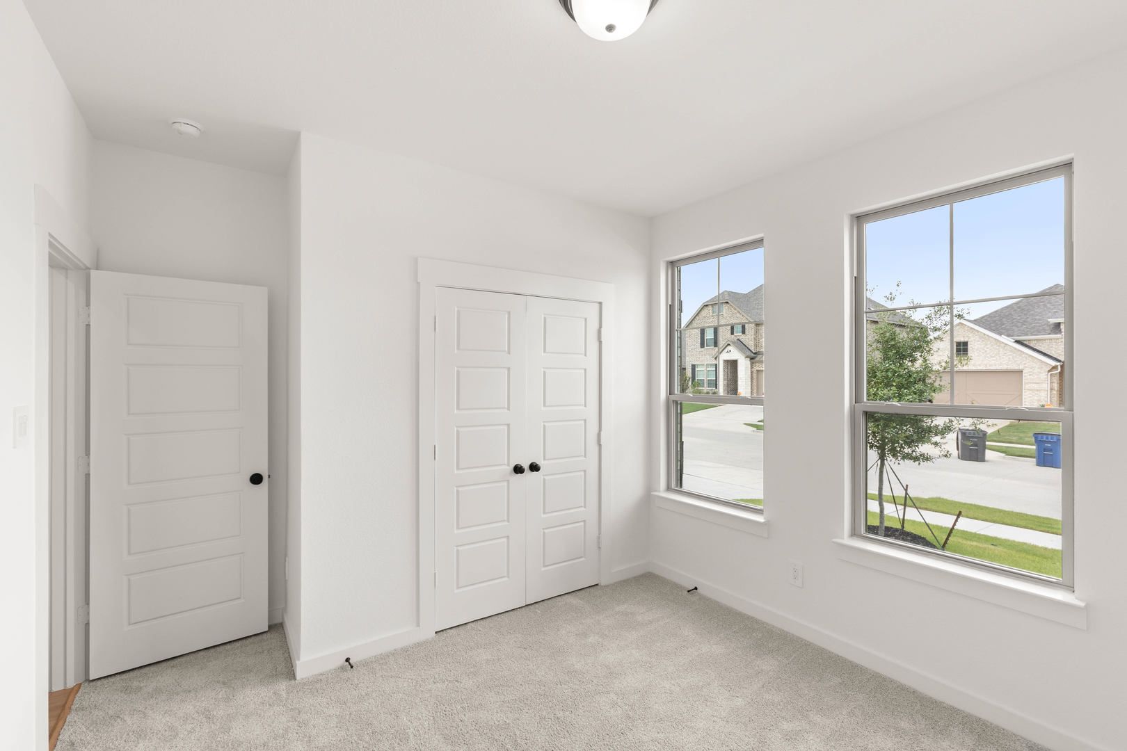 7_816 Alderwood-Bedroom-1