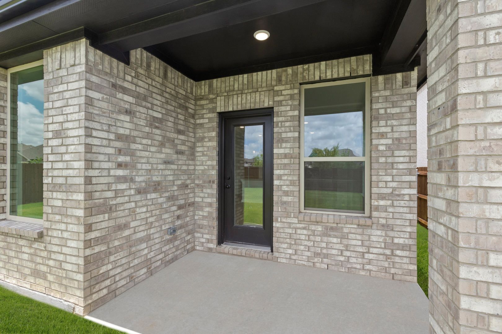 4_816 Alderwood-Patio-1