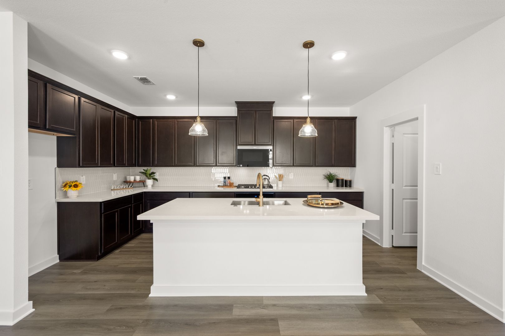 18_372 Deer Ridge- Kitchen-2