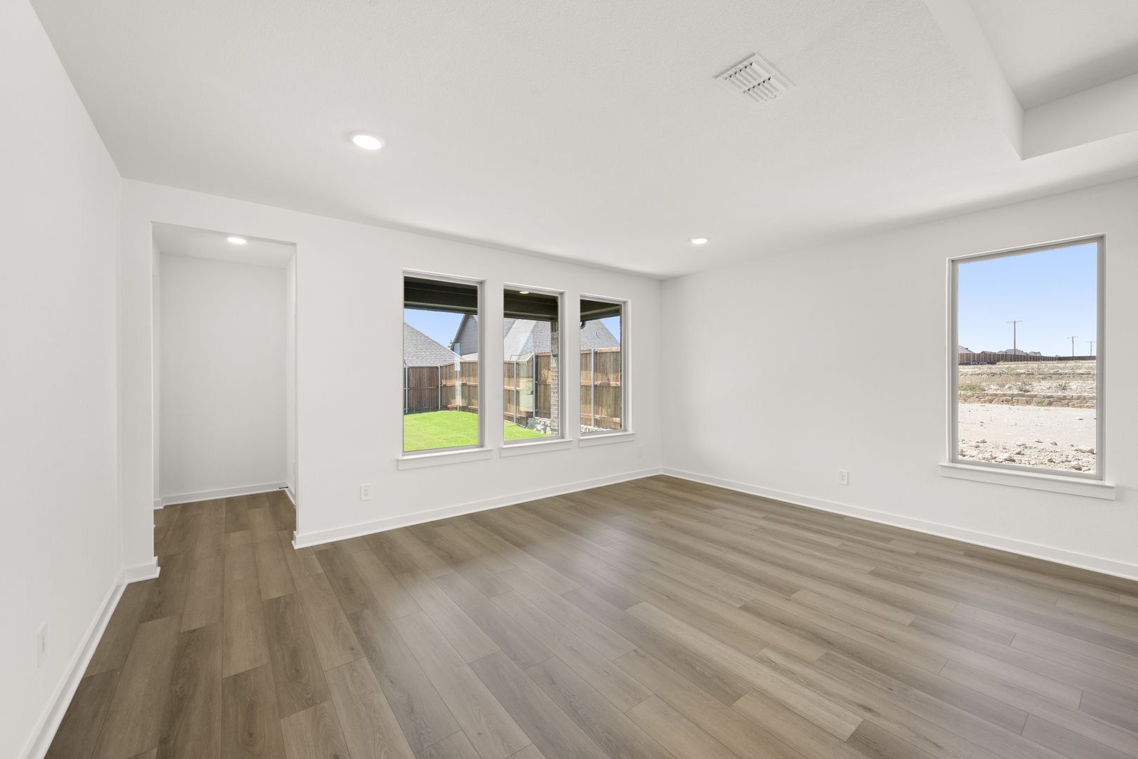 15_372 Deer Ridge- DiningRoom-1