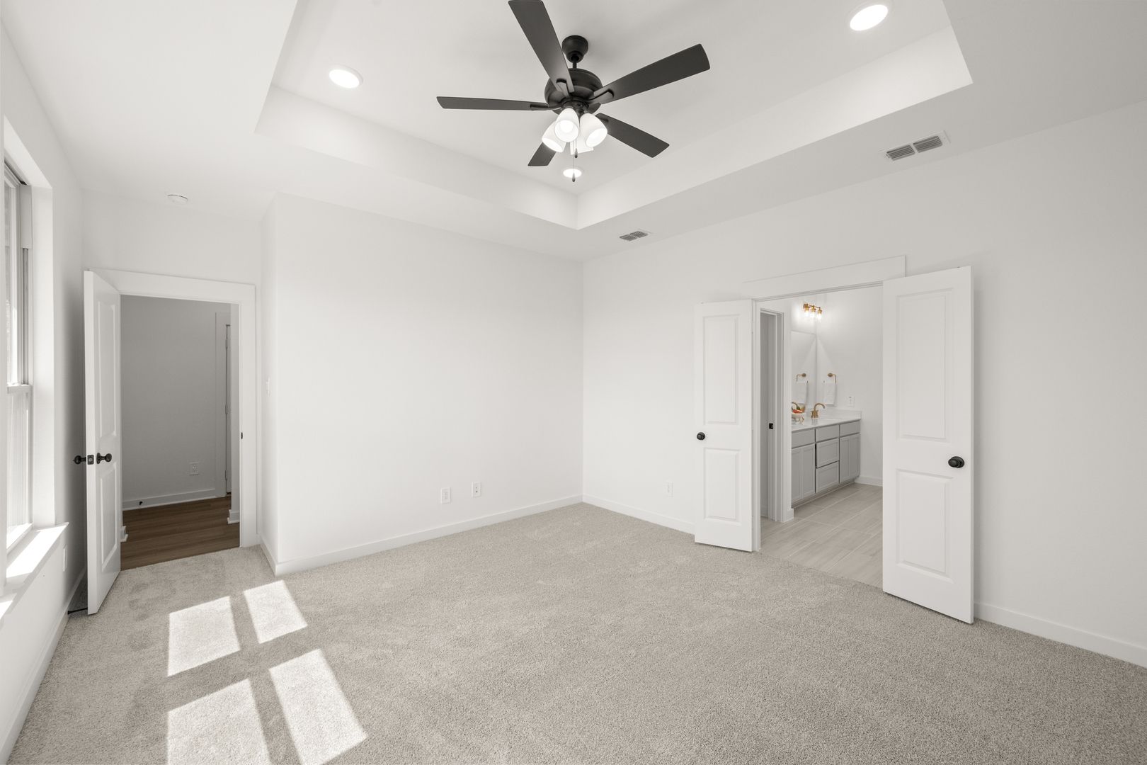 21_372 Deer Ridge- Primary Suite-1