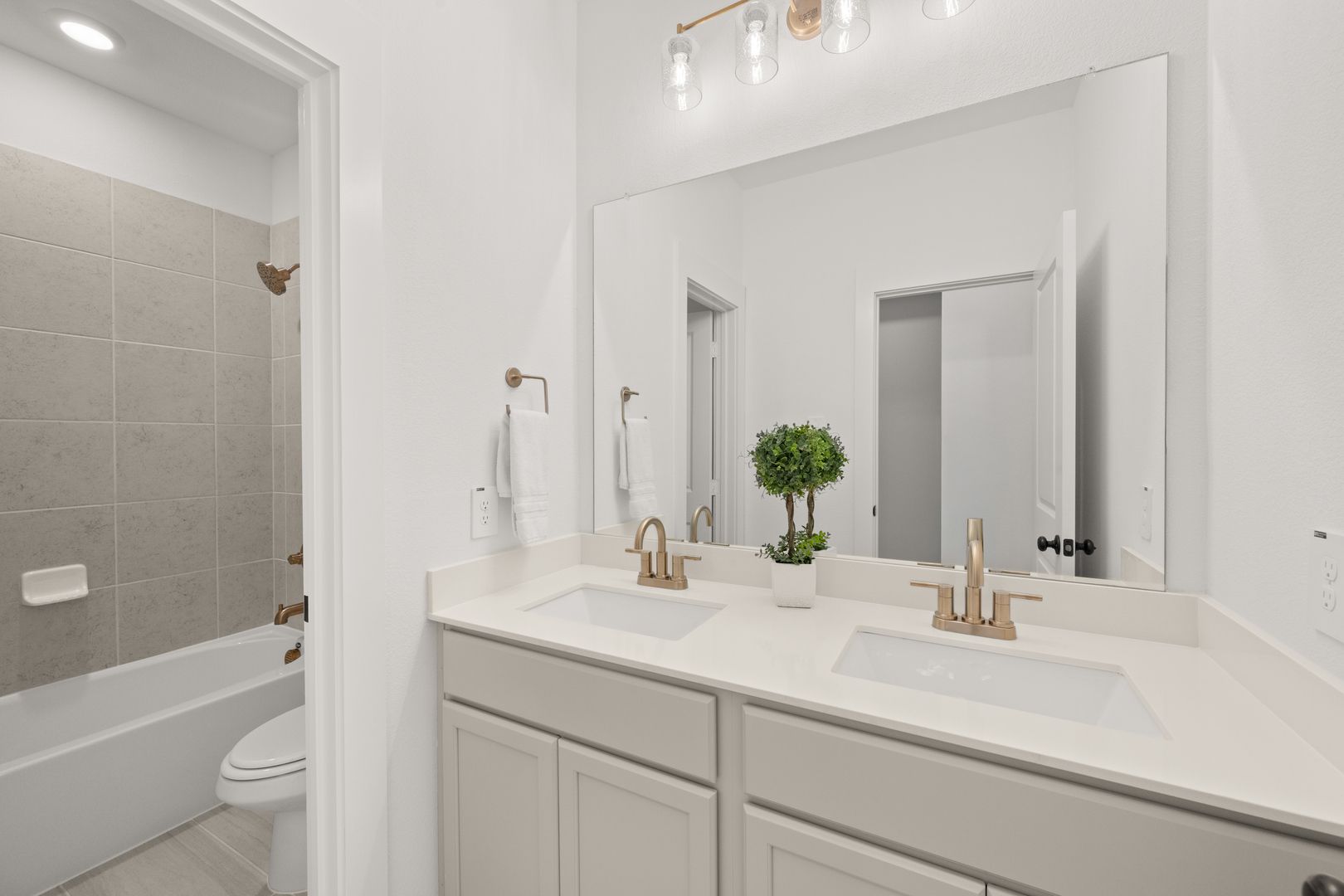 8_372 Deer Ridge- Bathroom-1
