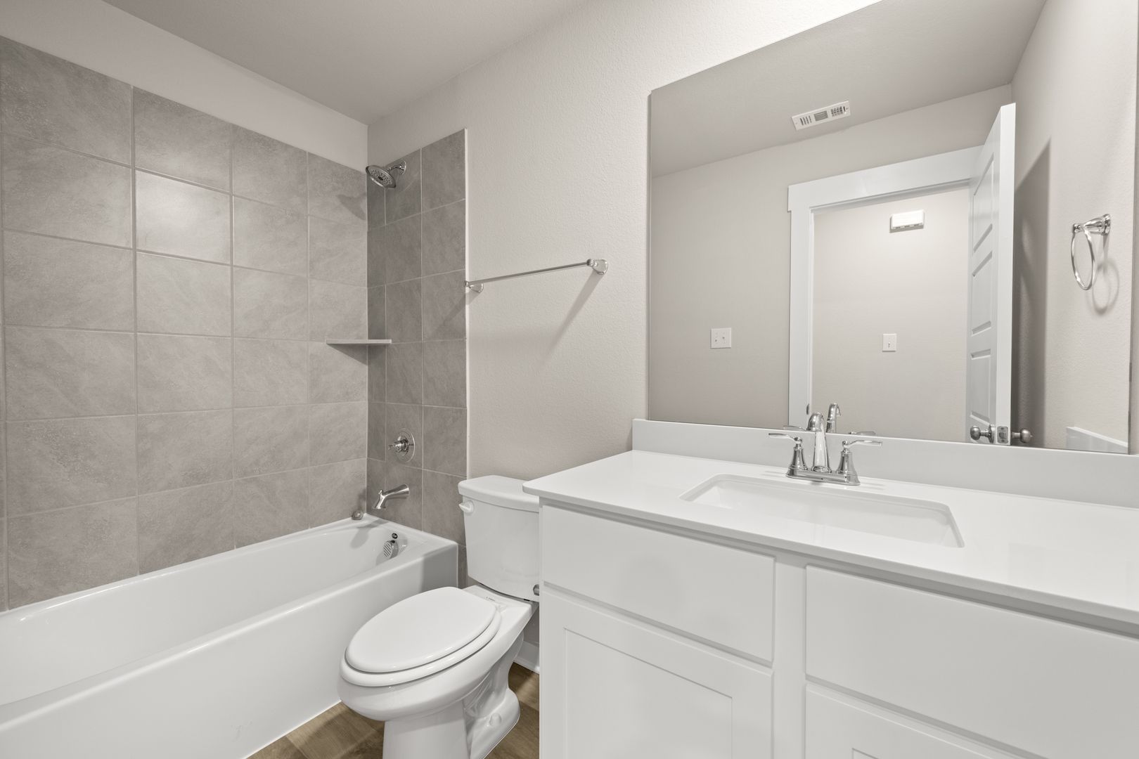 20_247 Wagon Spoke- Bathroom-1