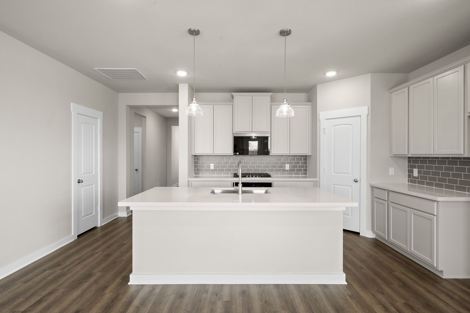 11_6928 Deadwood- Kitchen-2