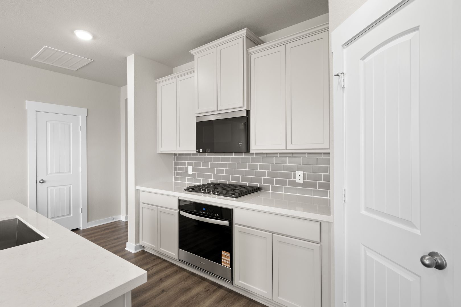 14_6928 Deadwood- Kitchen-5