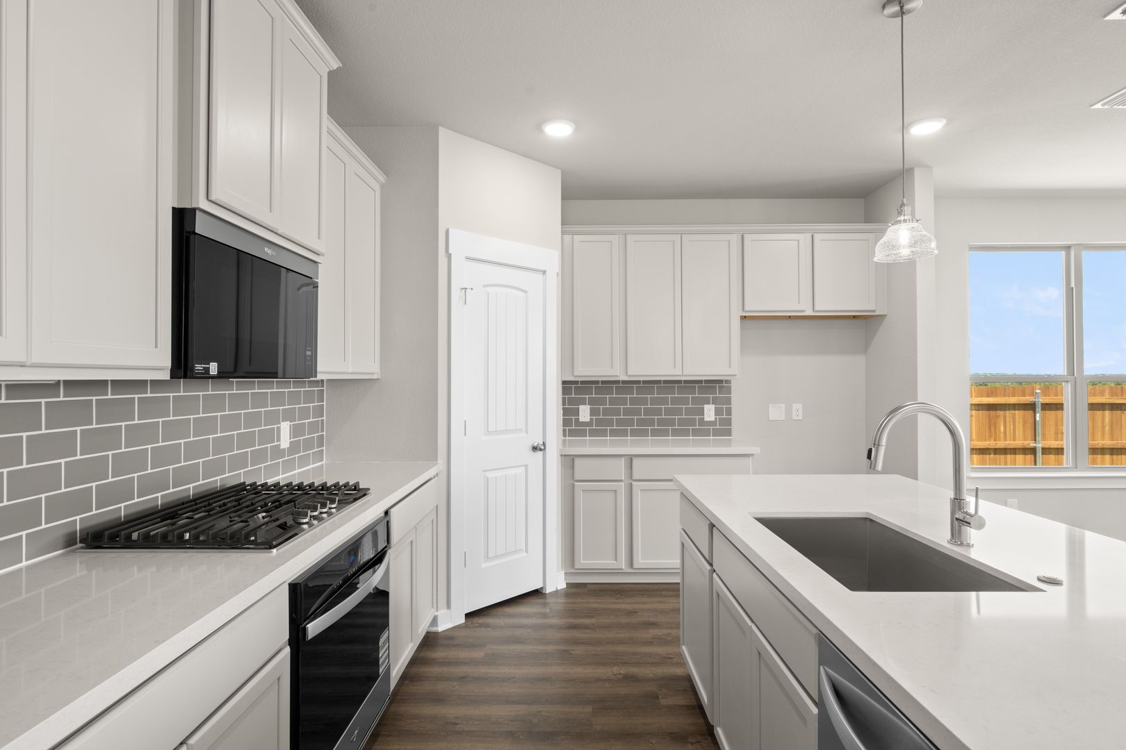 12_6928 Deadwood- Kitchen-3