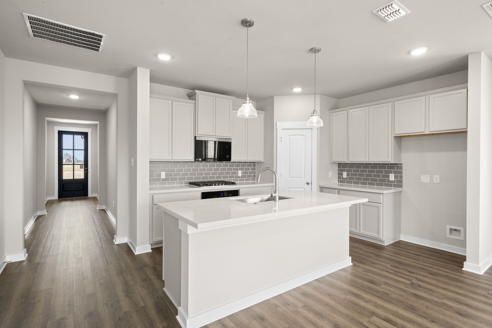10_6928 Deadwood- Kitchen-1