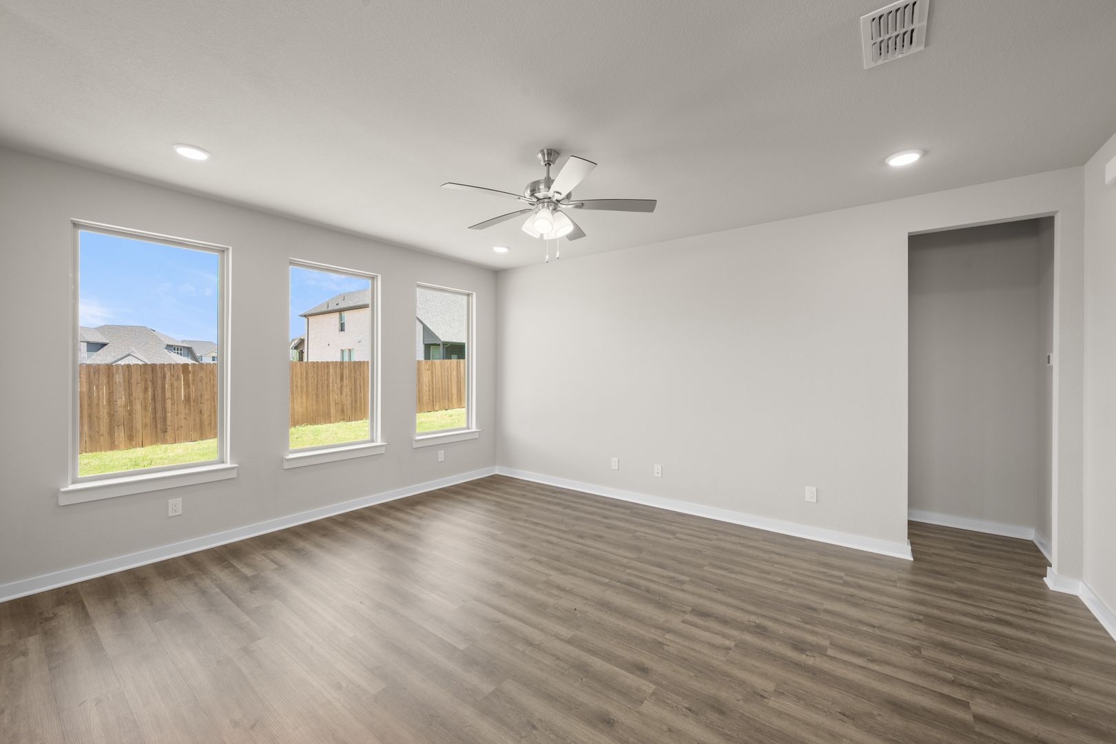 17_6928 Deadwood- Living Room-1