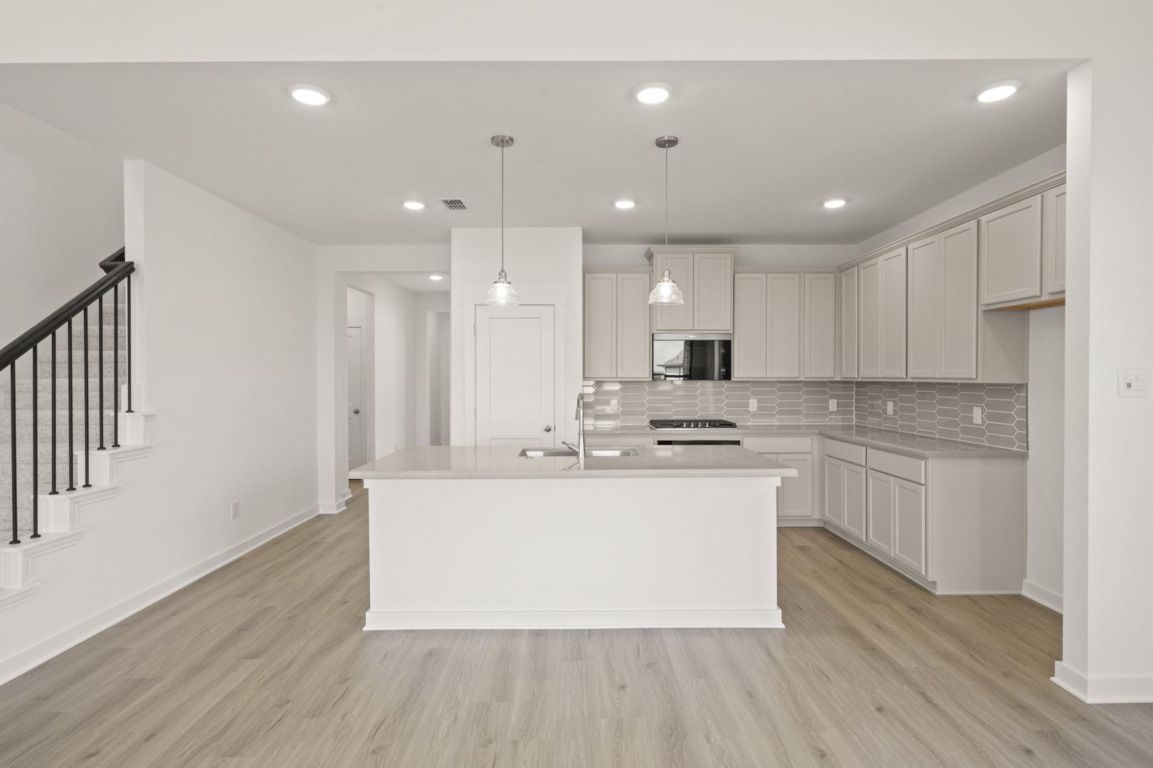 10_6924 Freight Train- Kitchen-2