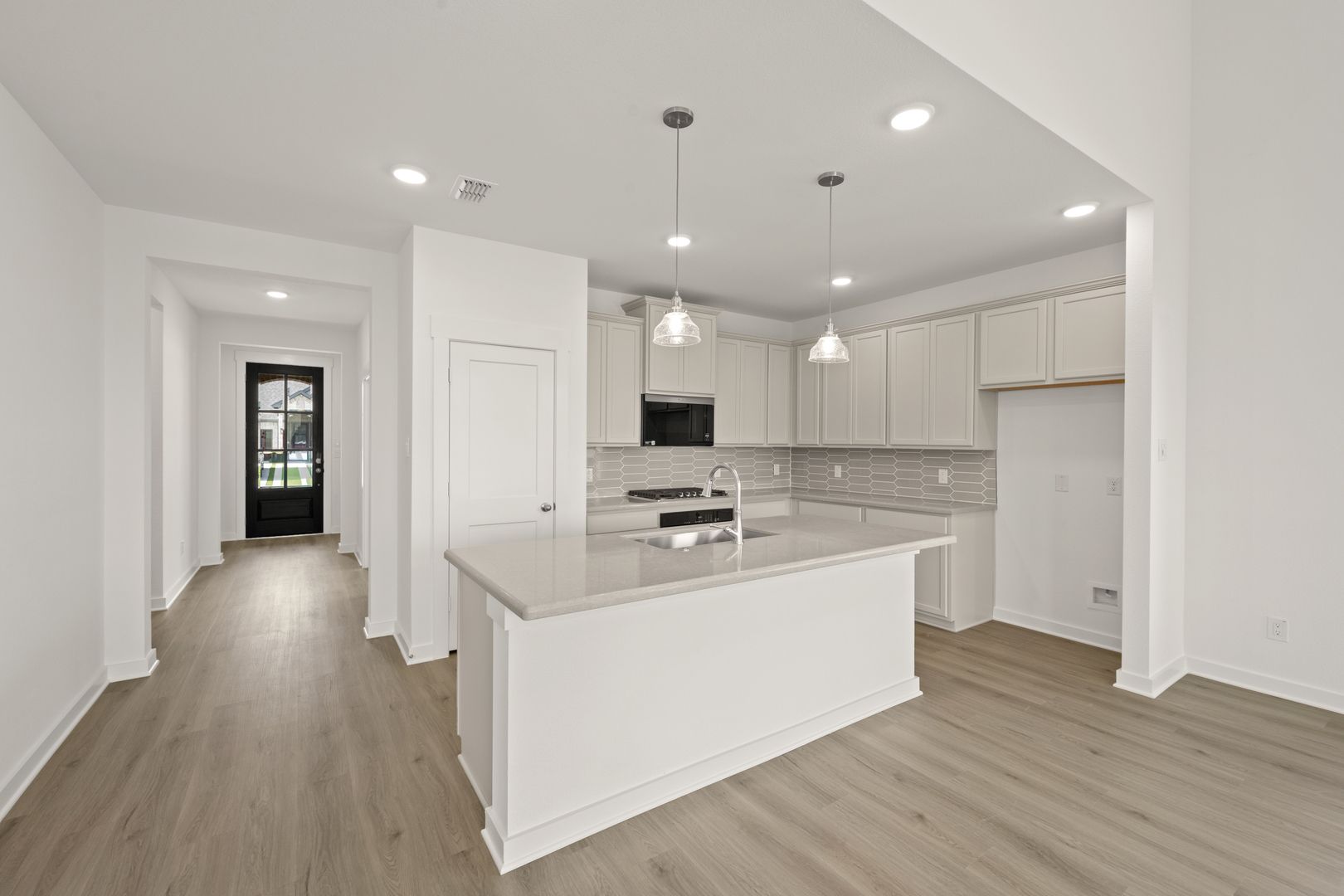 9_6924 Freight Train- Kitchen-1