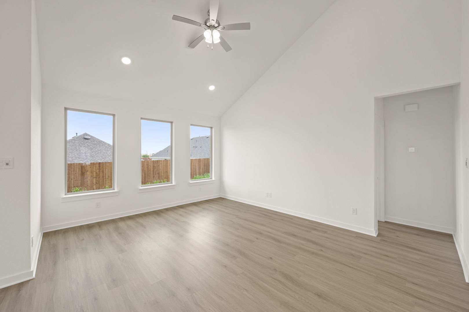 15_6924 Freight Train- Living Room-1
