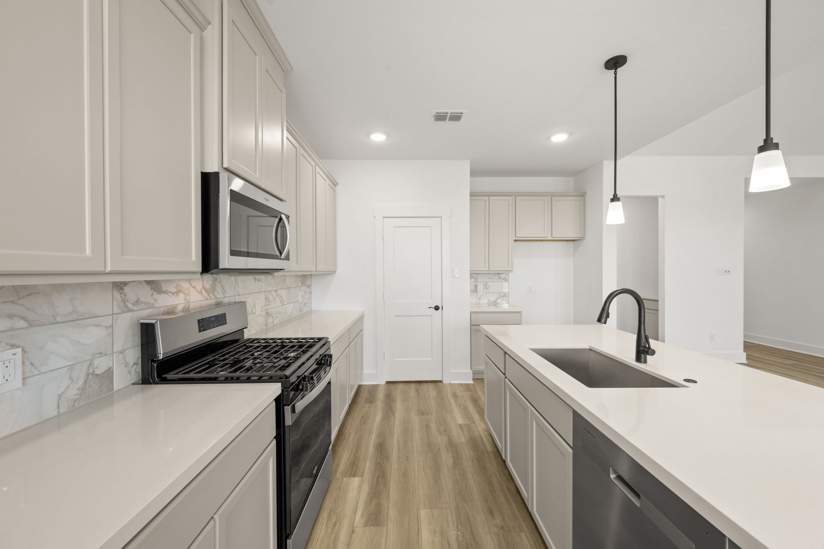 13_9116 Kansas Pacific- Kitchen-3