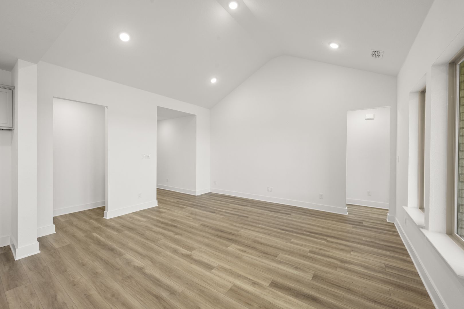 10_9116 Kansas Pacific- Living Room-2