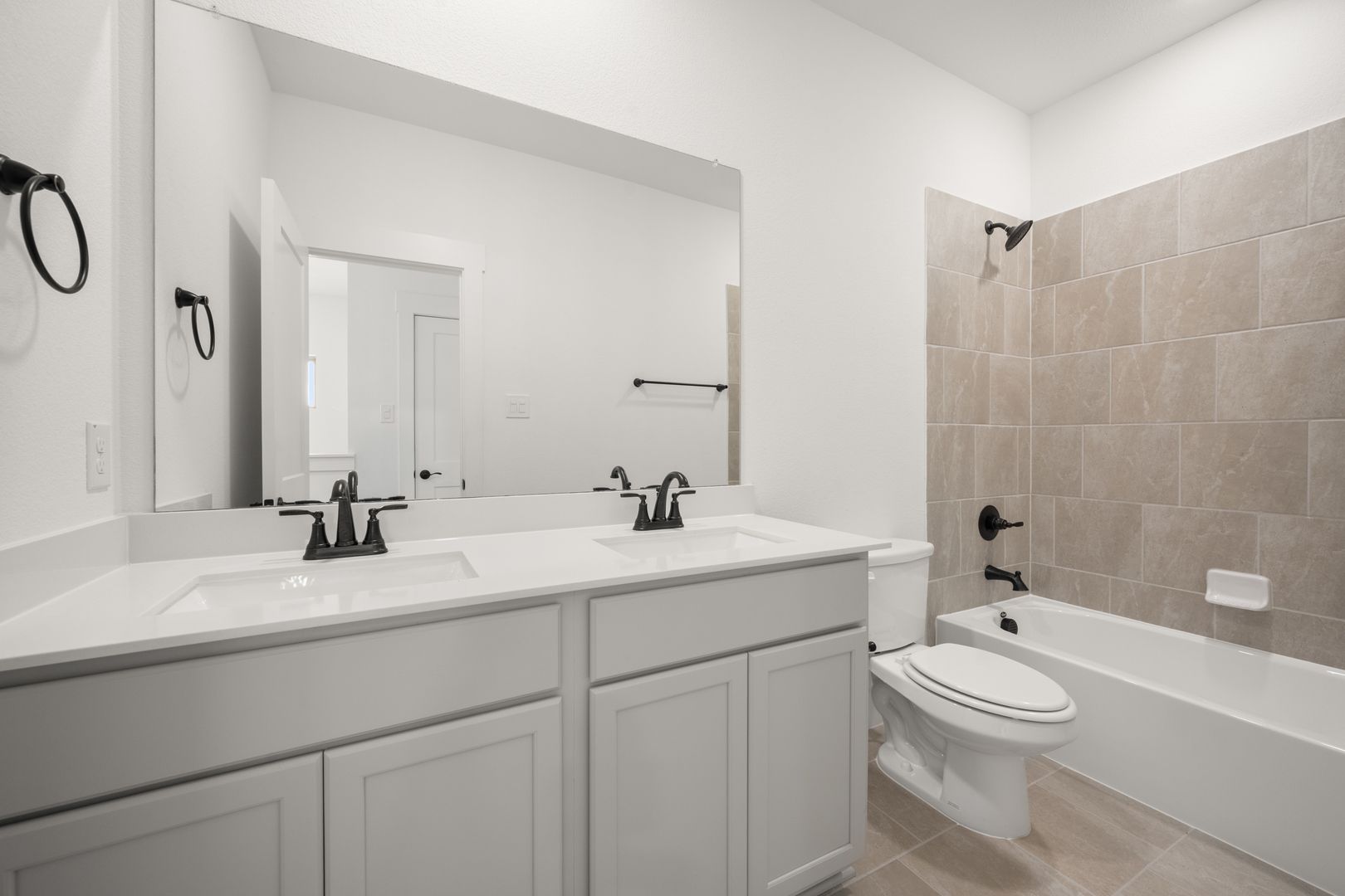 26_9116 Kansas Pacific- Bathroom-2