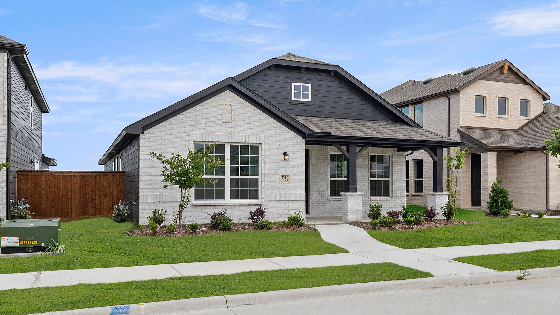 2_03. 3210 Summerland - Front (3)