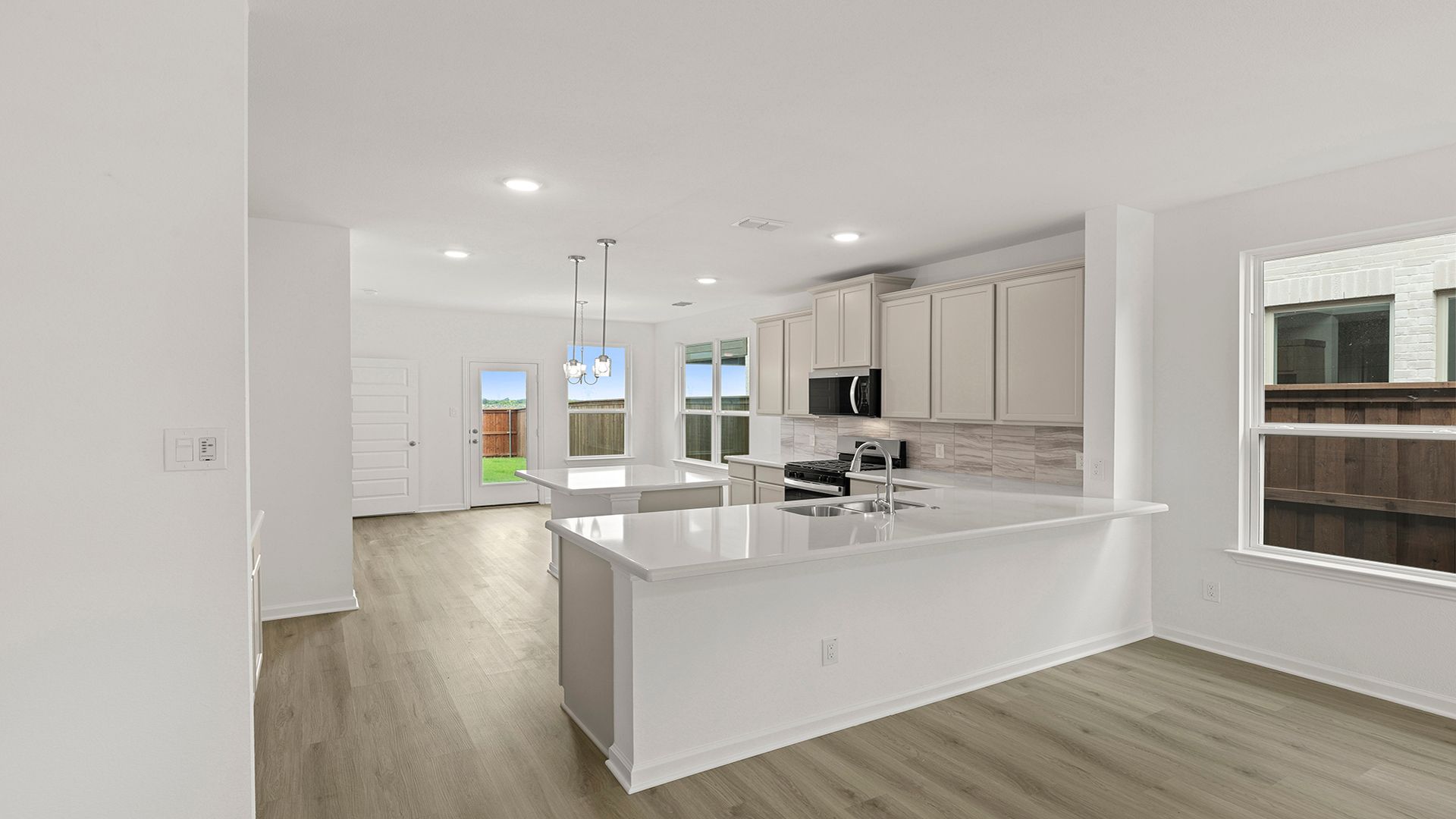 10_11. 3210 Summerland - Kitchen (2)
