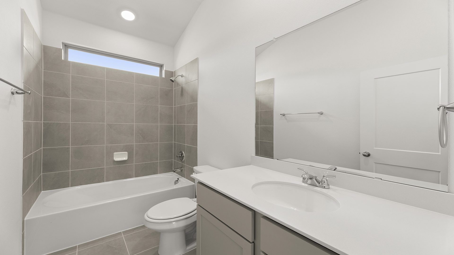 11_12. 1749 Edgeway - 2ND Bath