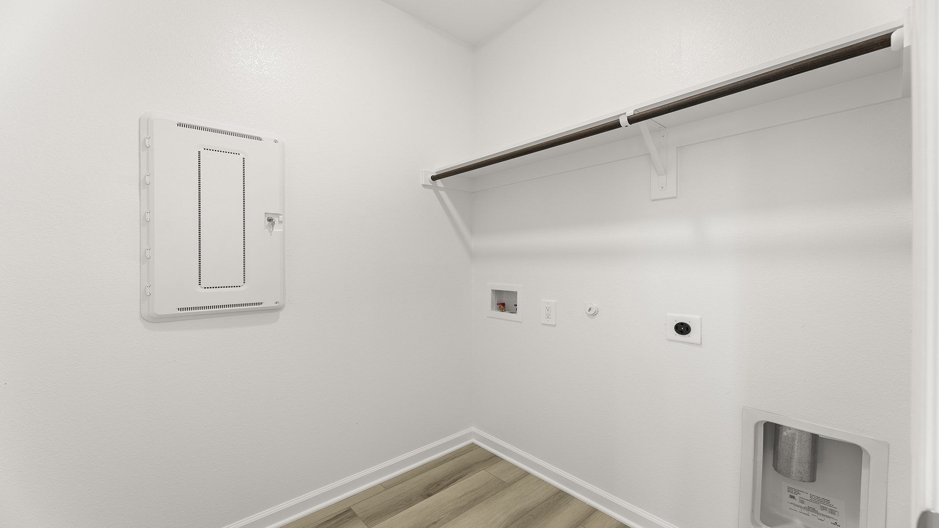 3_04. 1749 Edgeway - Utility