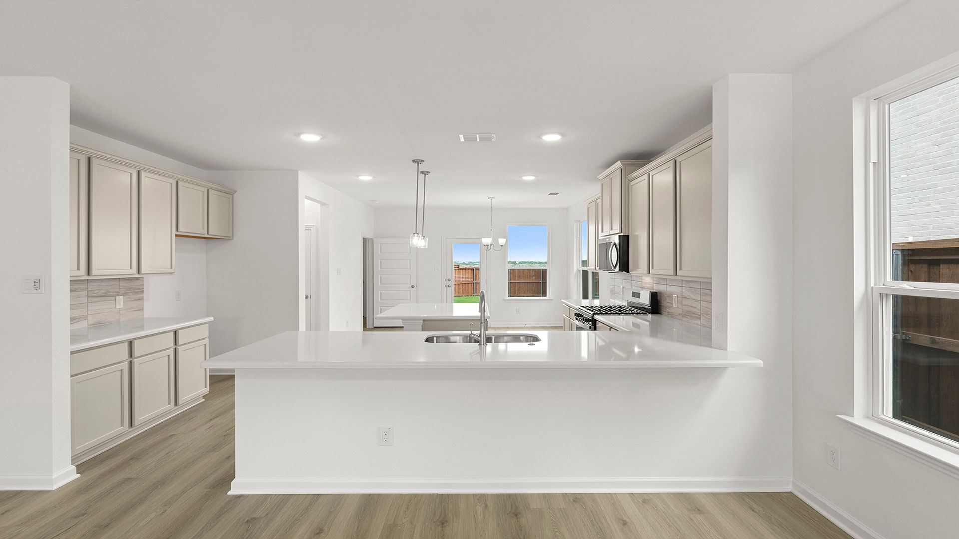 9_10. 3210 Summerland - Kitchen