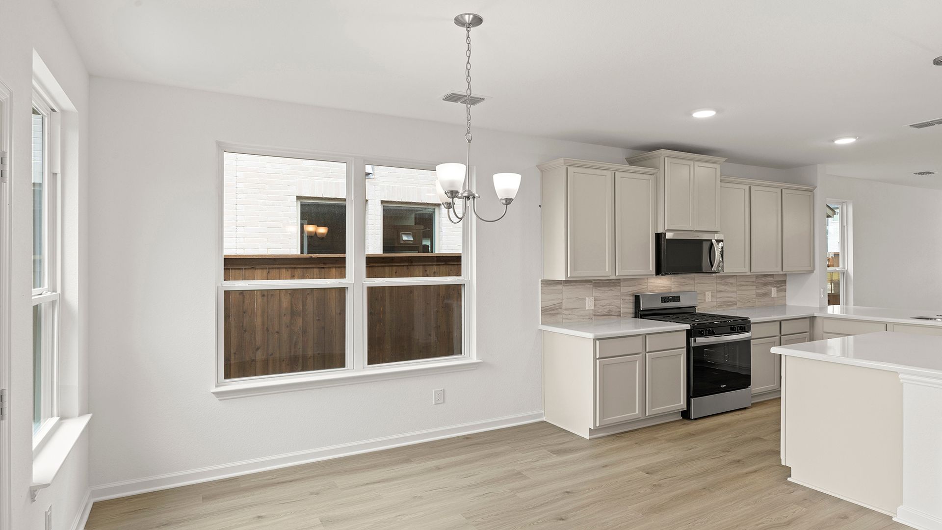 15_16. 3210 Summerland - Dining (3)