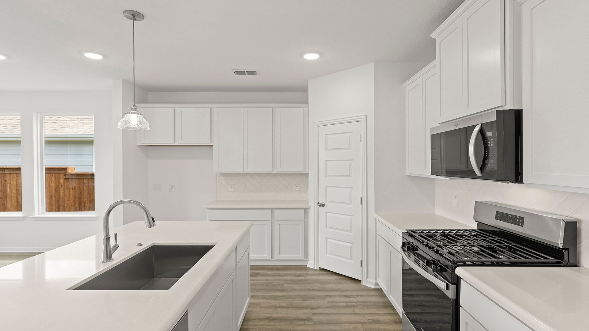 10_11. 9013 Palafox - Kitchen (4)