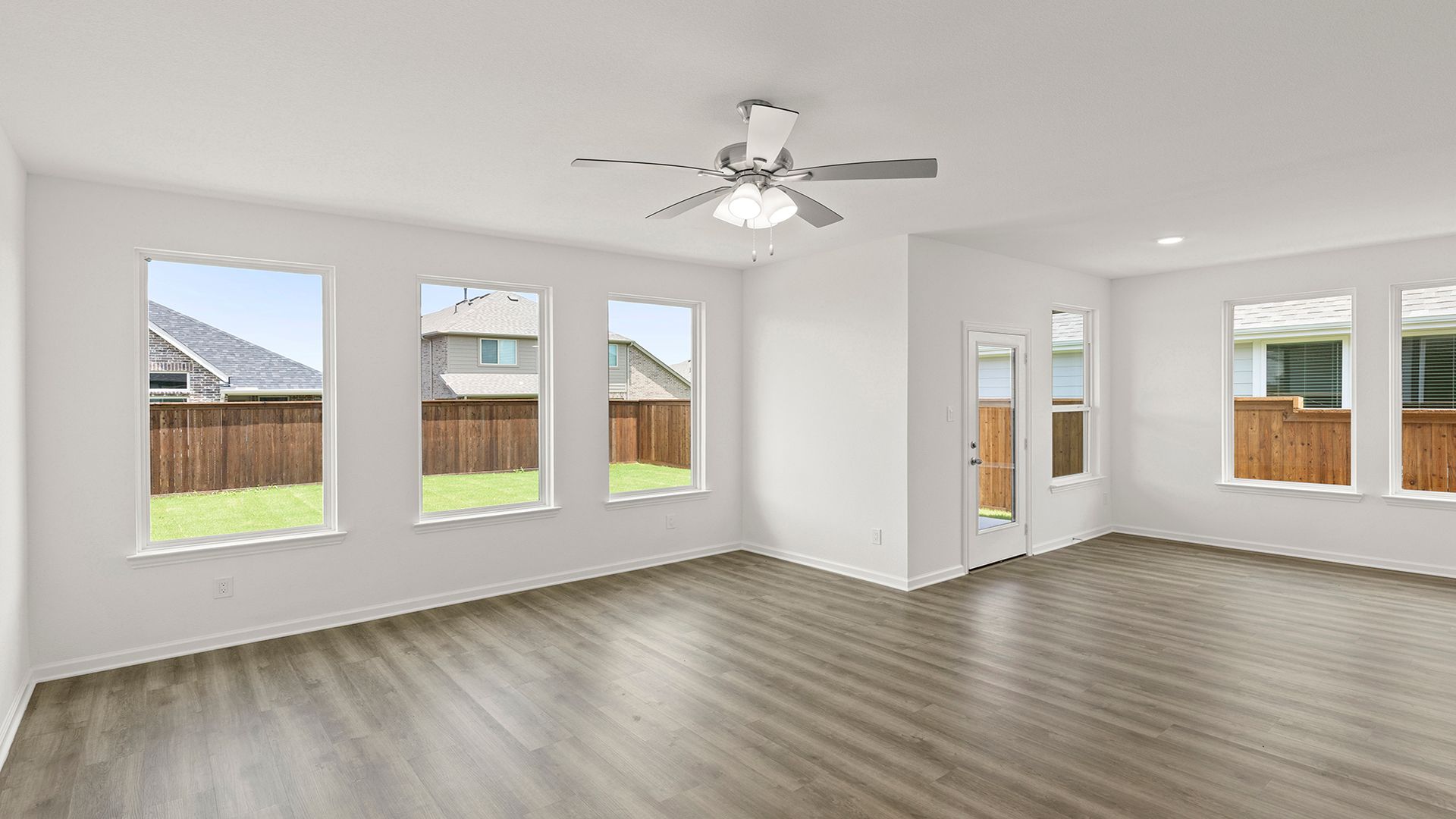 15_16. 9013 Palafox - Family (2)