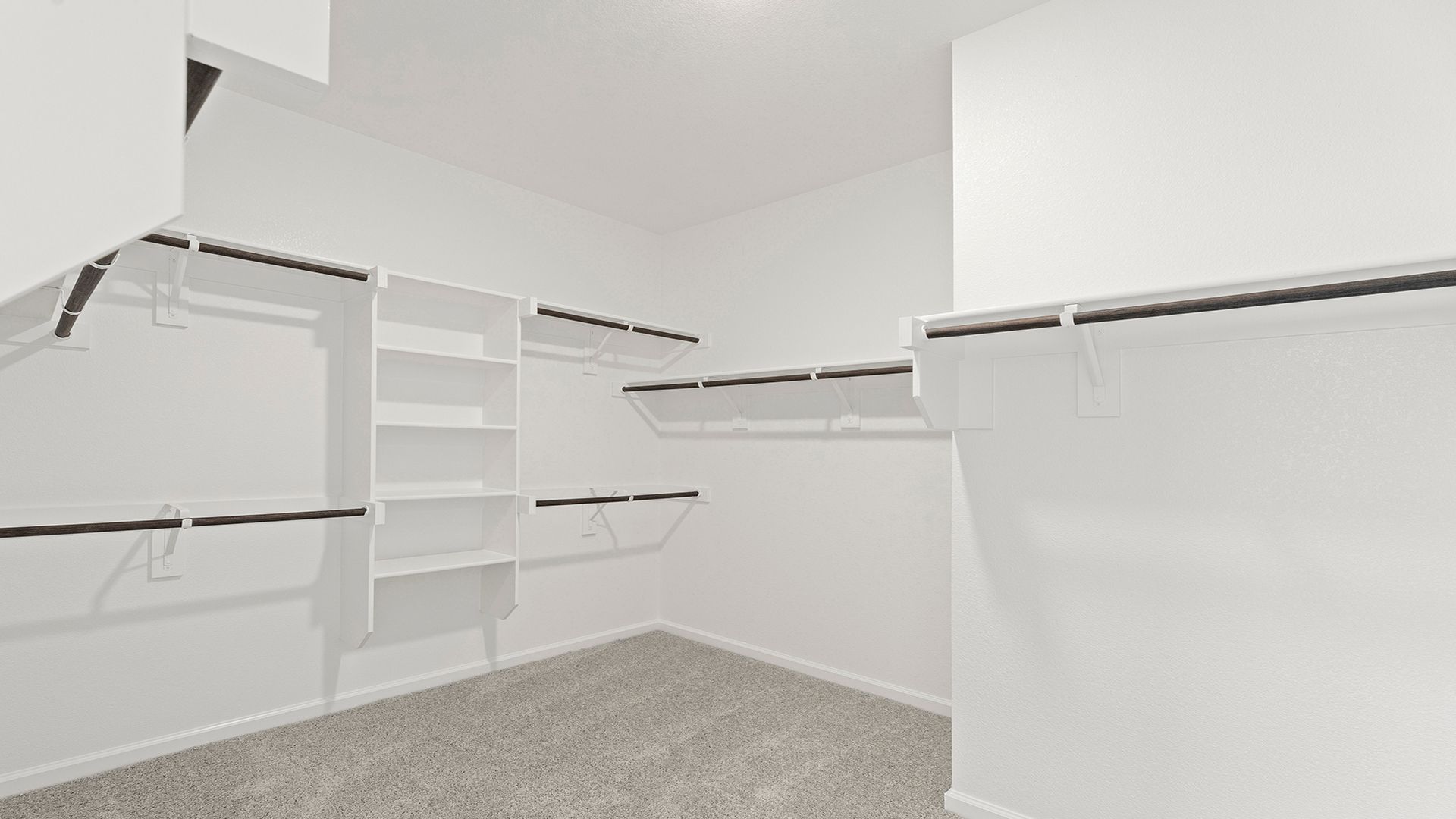 23_24. 9013 Palafox - Closet