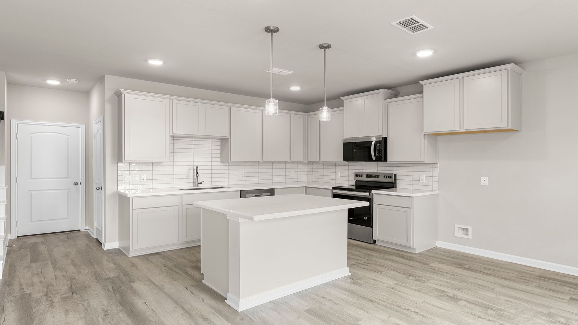 6_07. 2929 Kimberwick - Kitchen (2)
