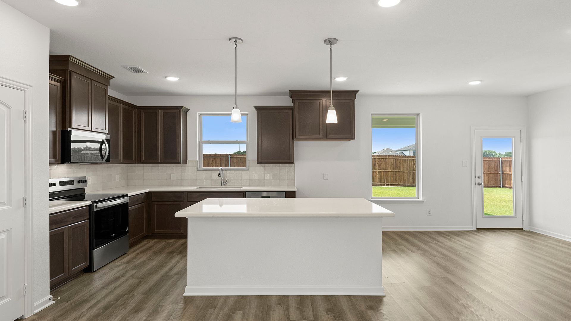 12_13. 2935 Wagoner - Kitchen