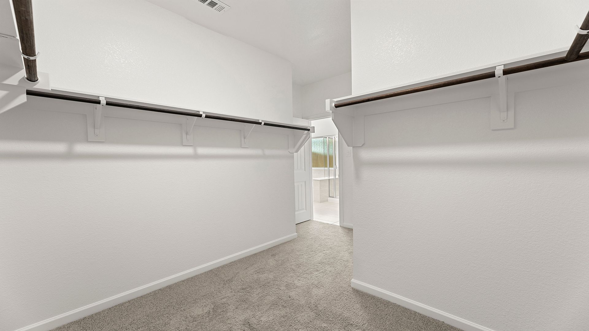 24_25. 2935 Wagoner - Closet