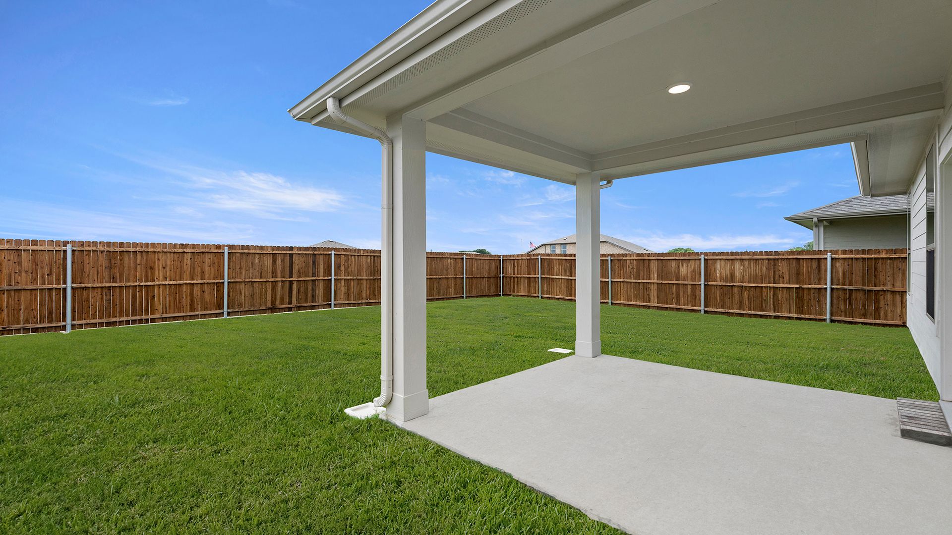 25_26. 2935 Wagoner - Patio