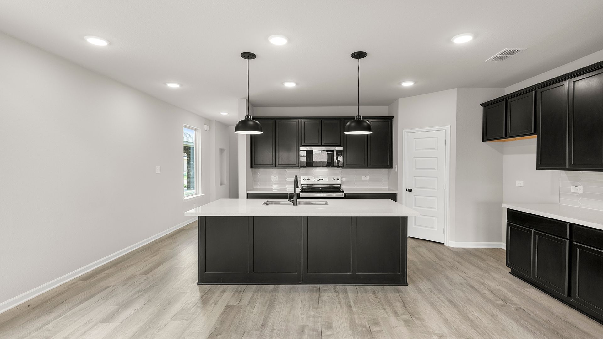 3_04. 1709 Meadow Crest - Kitchen