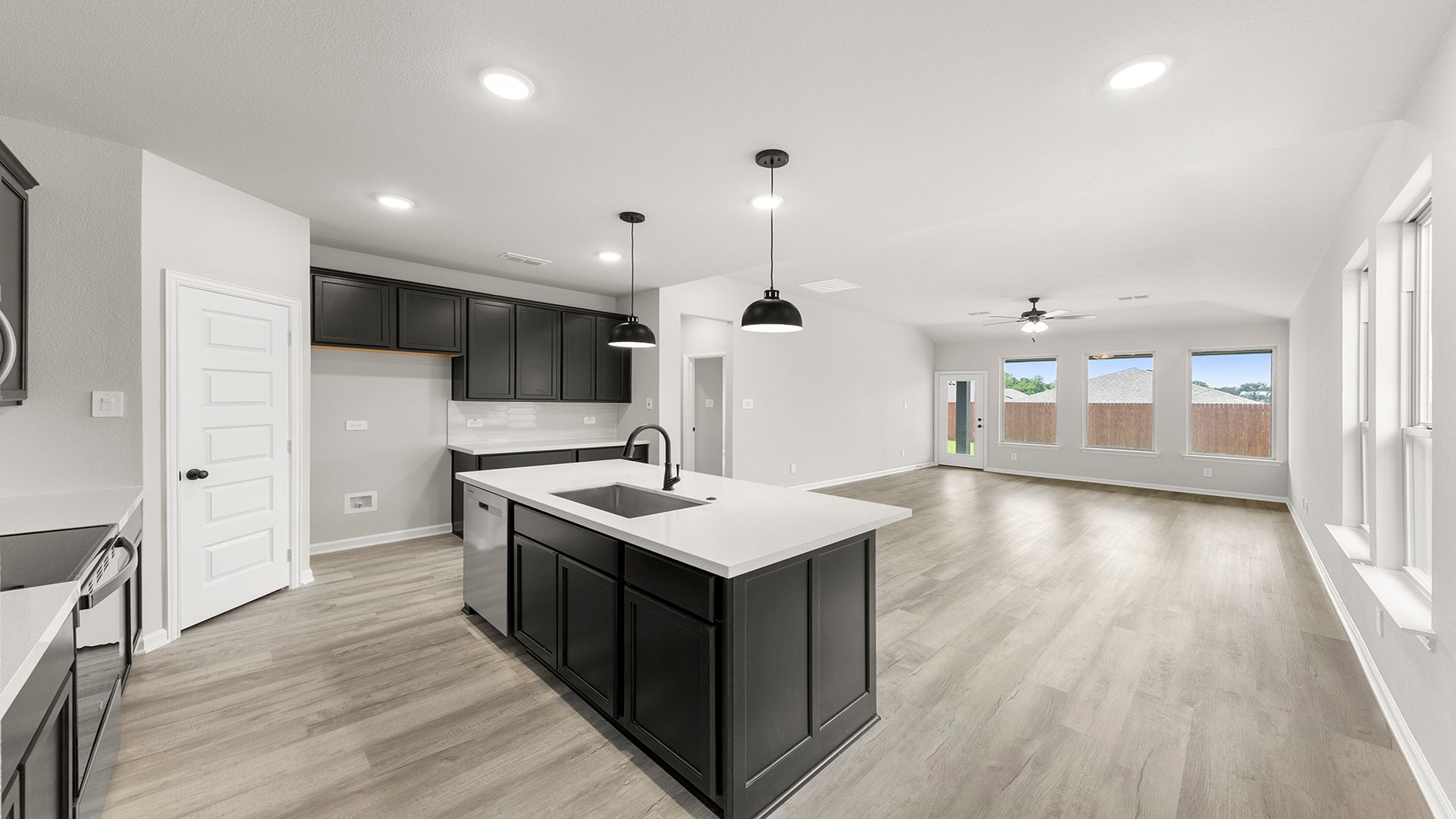 5_06. 1709 Meadow Crest - Kitchen (3)