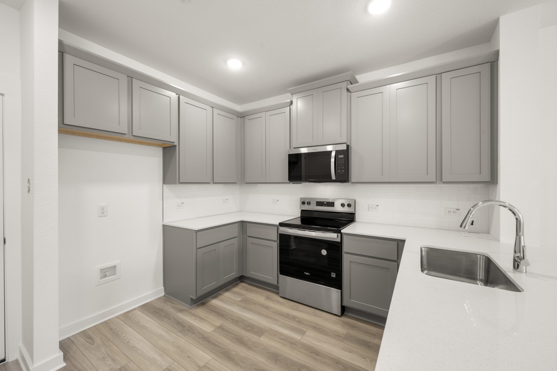 14_245 Wagon Spoke- Kitchen-5